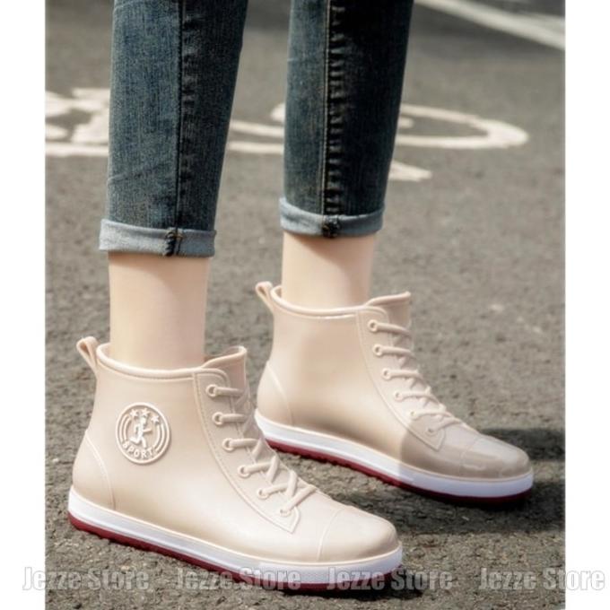 Sepatu Boot Wanita Karet Fashion Tahan Air Kekinian