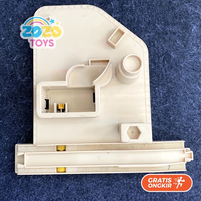 Plarail Base Chuggington Brewster with Action Clock Tower Takara Tomy - Dudukan