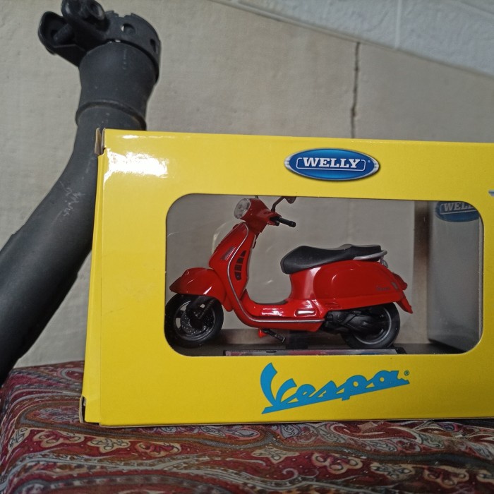 DISKON SPESIAL DIECAST MINIATUR MOTOR VESPA MATIC MODERN GTS 125 CC CLASSIC S TERBARU