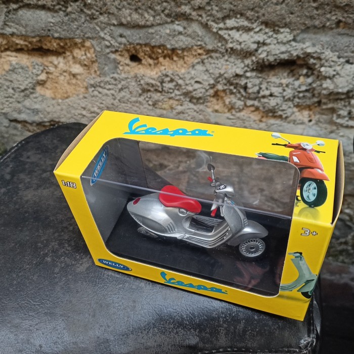 MUST HAVE DIECAST DIE CAST MINIATUR MOTOR VESPA MATIC MODERN 946 SKALA 1/18 HJJ TERLARIS