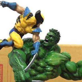 Action Figure Hulk Versus Vs Wolverine Statue