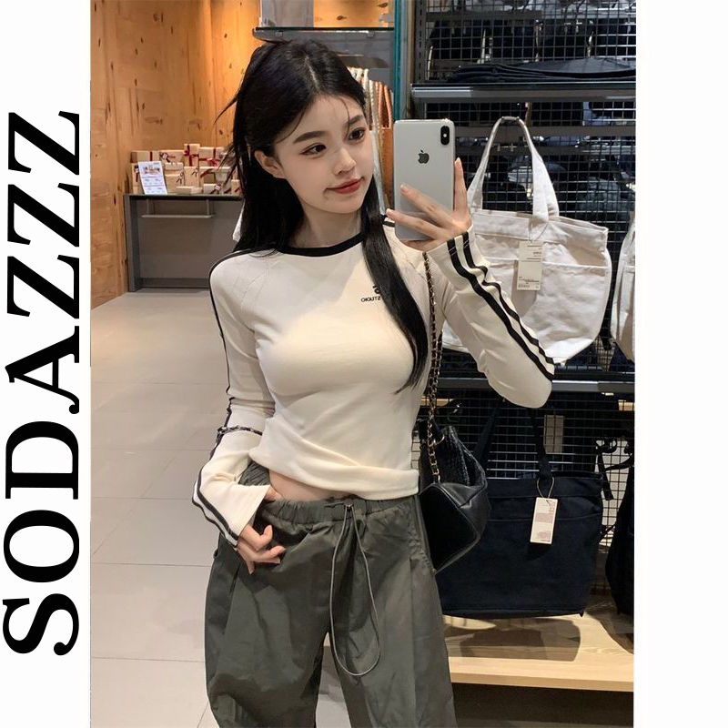 kaos wanita gaya korea lengan pendek SODAZZZ awal musim gugur baru gadis seksi bahu depan lengan pan