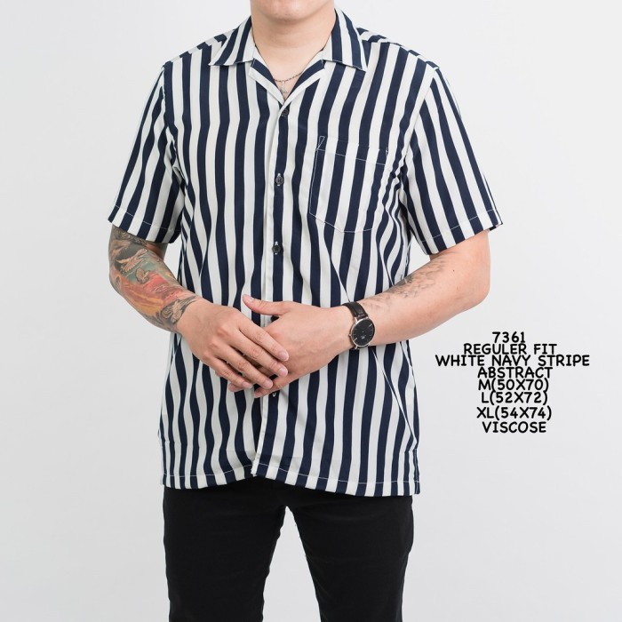 Murah KEMEJA PENDEK PRIA MOTIF GARIS STRIPE PUTIH HITAM NAVY VERTIKAL - Biru NON COD