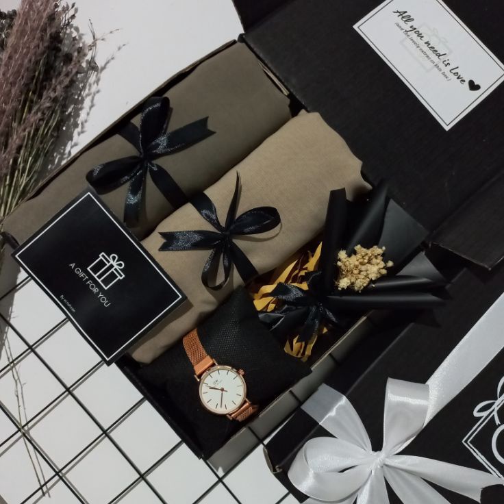 

WRHY7463 5.5 COD HAMPERS CEWEK HAMPERS HIJAB SEGIEMPAT GIFT BOX CEWEK KADO ULANG TAHUN HADIAH WISUDA