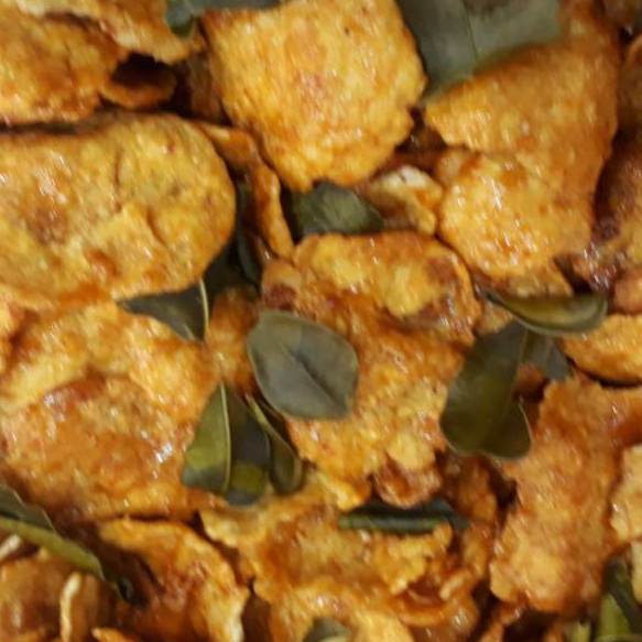 

➪➽✳✧ 500 gram emping daun jeruk pedes manis/ emping thailand Laris