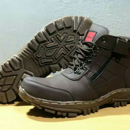 Ready  Sepatu pria casual sepatu cowok Kickers safety boots dewasa murah