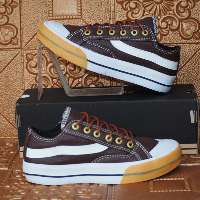 SEPATU SNEAKERS PRIA LOW BAHAN KULIT SINTETIS COKLAT TUA
