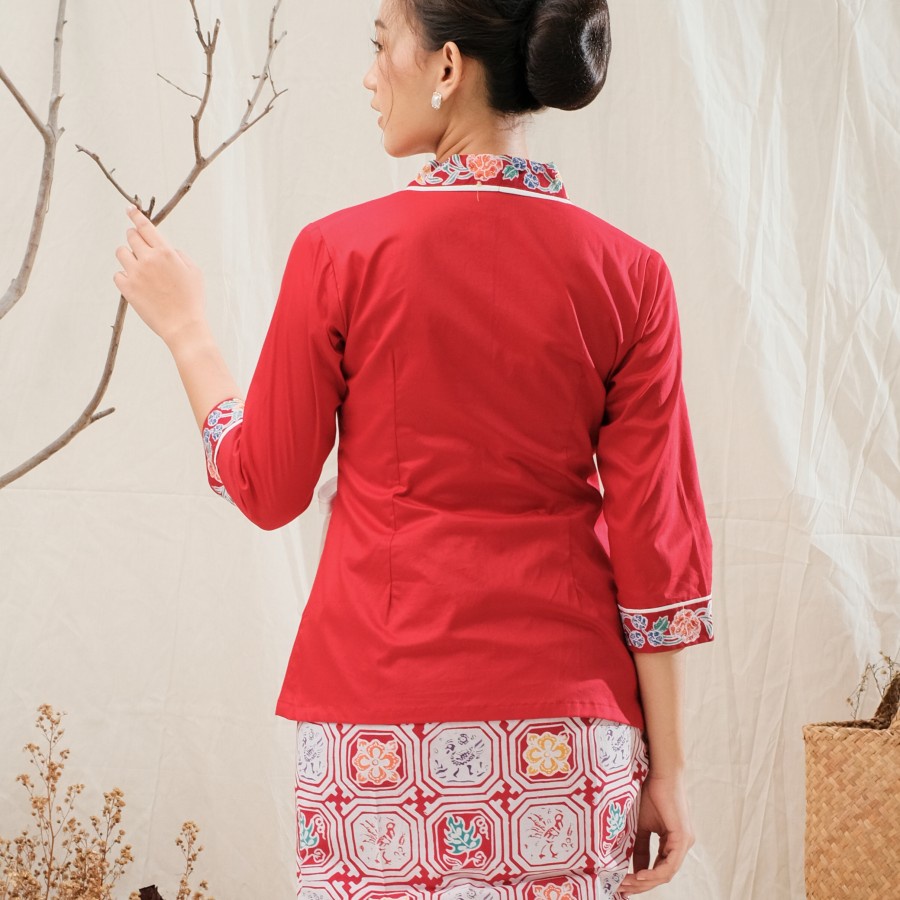 Kebaya Batik Kirana Lengan 7/8 Meradelima Katun Jepang Merah