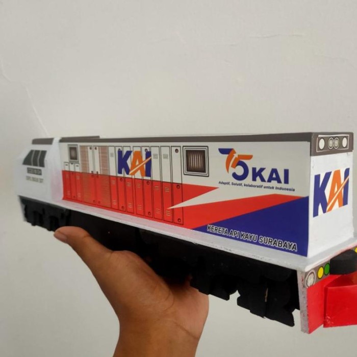 DISKON SPESIAL LOKOMOTIF KERETA API CC203 LIVERY 2014 - MINIATUR KERETA API KAYU TERMURAH