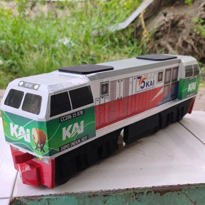 MUST HAVE LOKOMOTIF CC206 LIVERY KETUPAT BEDUG 2022 - MINIATUR KERETA API KAYU TERBARU