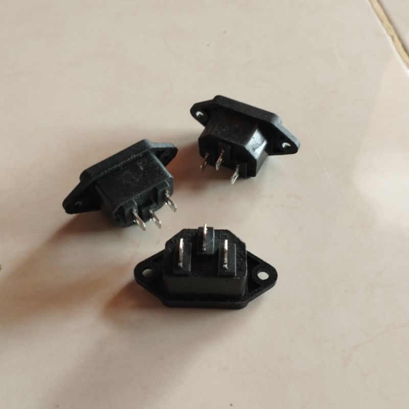 Soket bodi kabel AC 3 pin