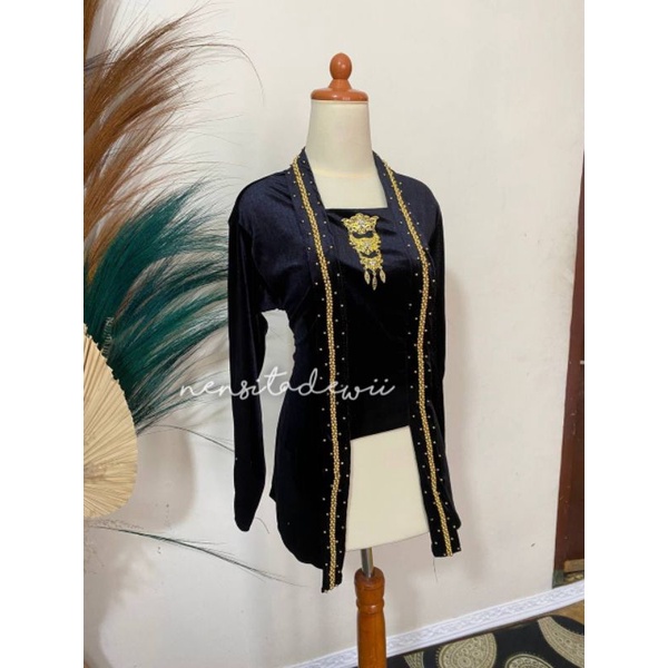 Kebaya Parel, Model Kutubaru - Warna Hitam