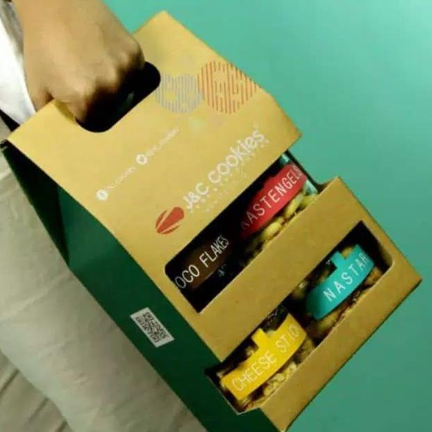 

Hampers Hampers Paket Kue Kering Lebaran Jnc J &C Cookies Original