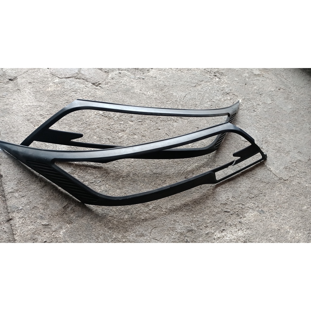 Garnish headlamp rush terios 2019