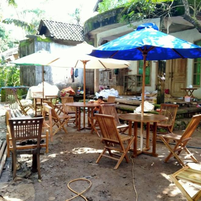 Set Meja Payung Taman Cafe Outdoor Tenda Payung Cafe Kayu Jati 4 Kursi