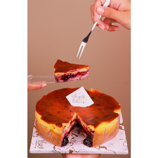 

BASQUE BURNT CHEESE CAKE BLUEBERRY 15cm kue ulang tahun dan hari raya