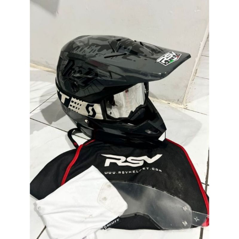 helm rsv orca ukuran M+kacamata google scoor