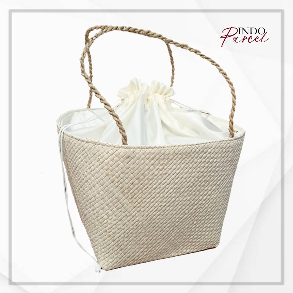 

Indoparcel - Tas Keranjang Anyaman Tas Hampers Tas Parcel Anyaman Pandan Goodie Bag Keranjang Parcel Promo Best Seller!