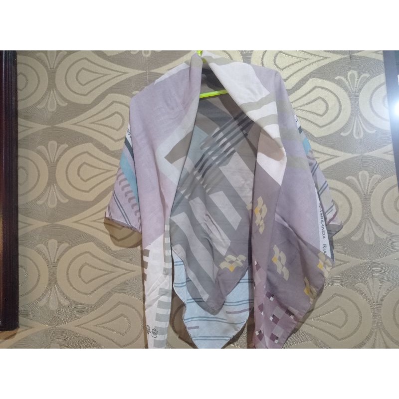 preloved ria miranda scarf