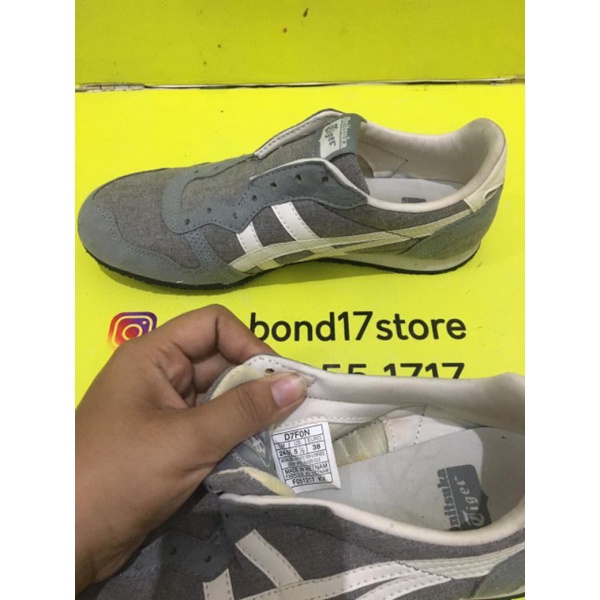 Onitsuka tigerr serrano slip on preloved