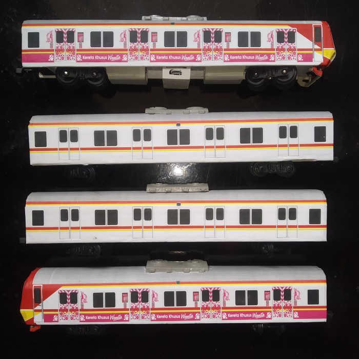 Miniatur Miniatur Commuter Line Bermesin