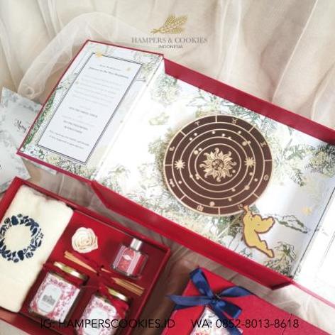 

Christmas Hampers - Garden of Eden Red A by Hamperscookies