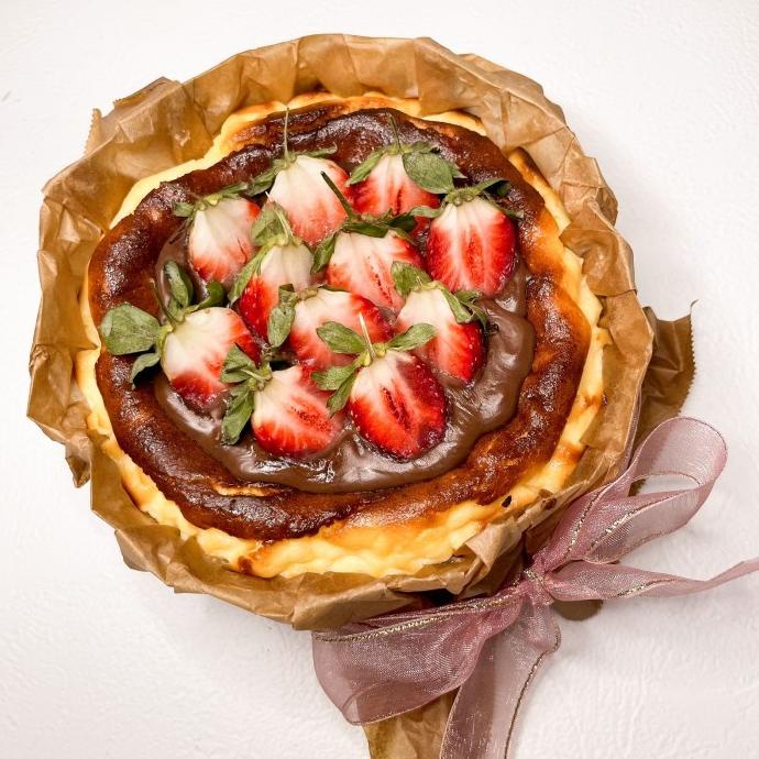 

CNY Hampers - Basque Burnt Cheesecake