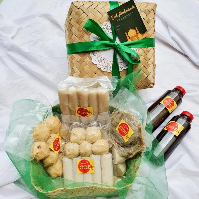 

Promo Parcel Hampers Lebaran Idul Adha set besek paket gift makanan pempek