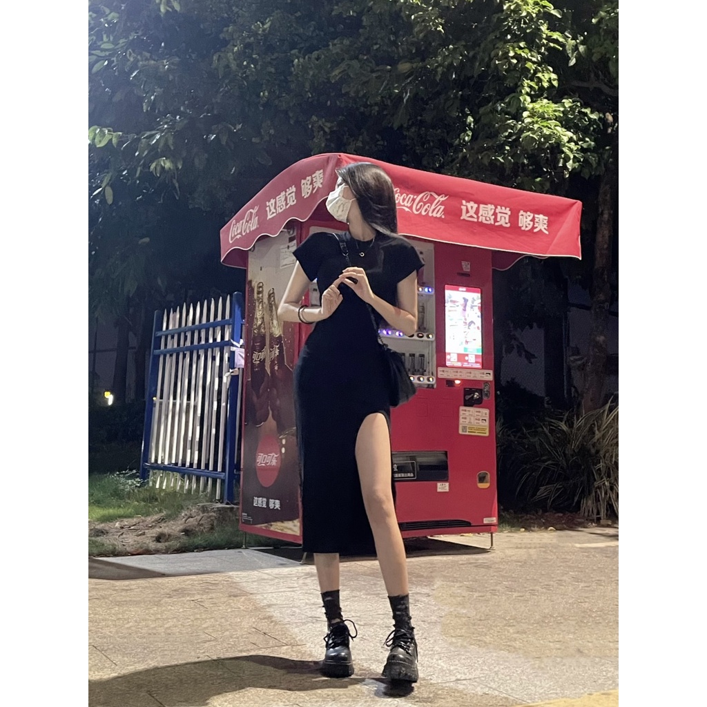 Red 2023 musim panas high-end temperamen rok panjang gadis panas keinginan murni untuk menutup pinggang dan terlihat kurus