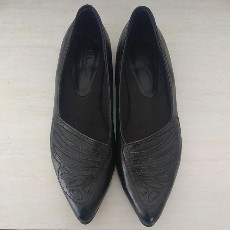 Serlium Genuine Leather Shoes [PRELOVED]