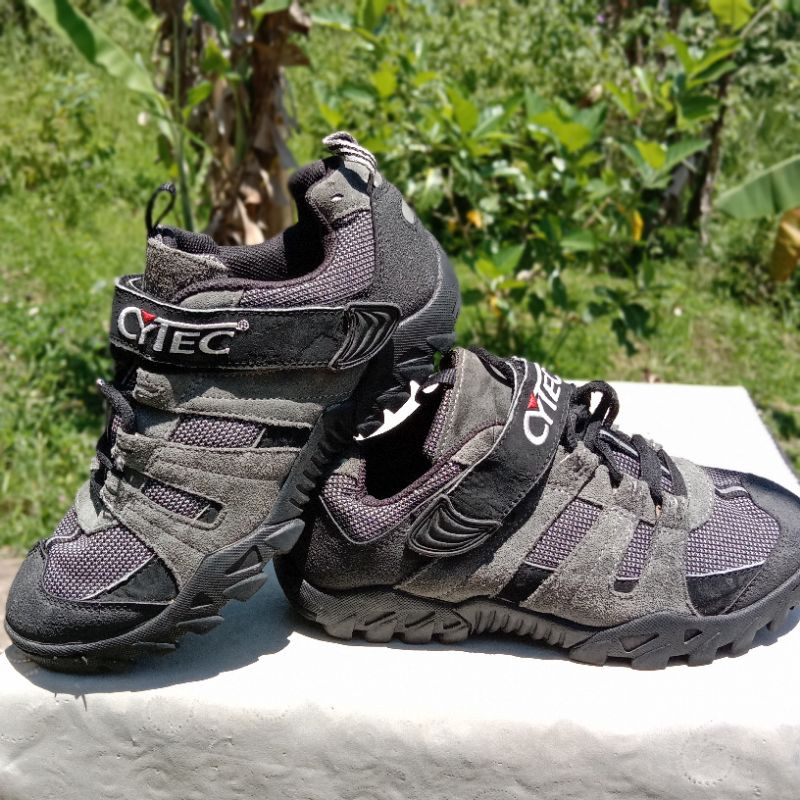 sepatu cytec