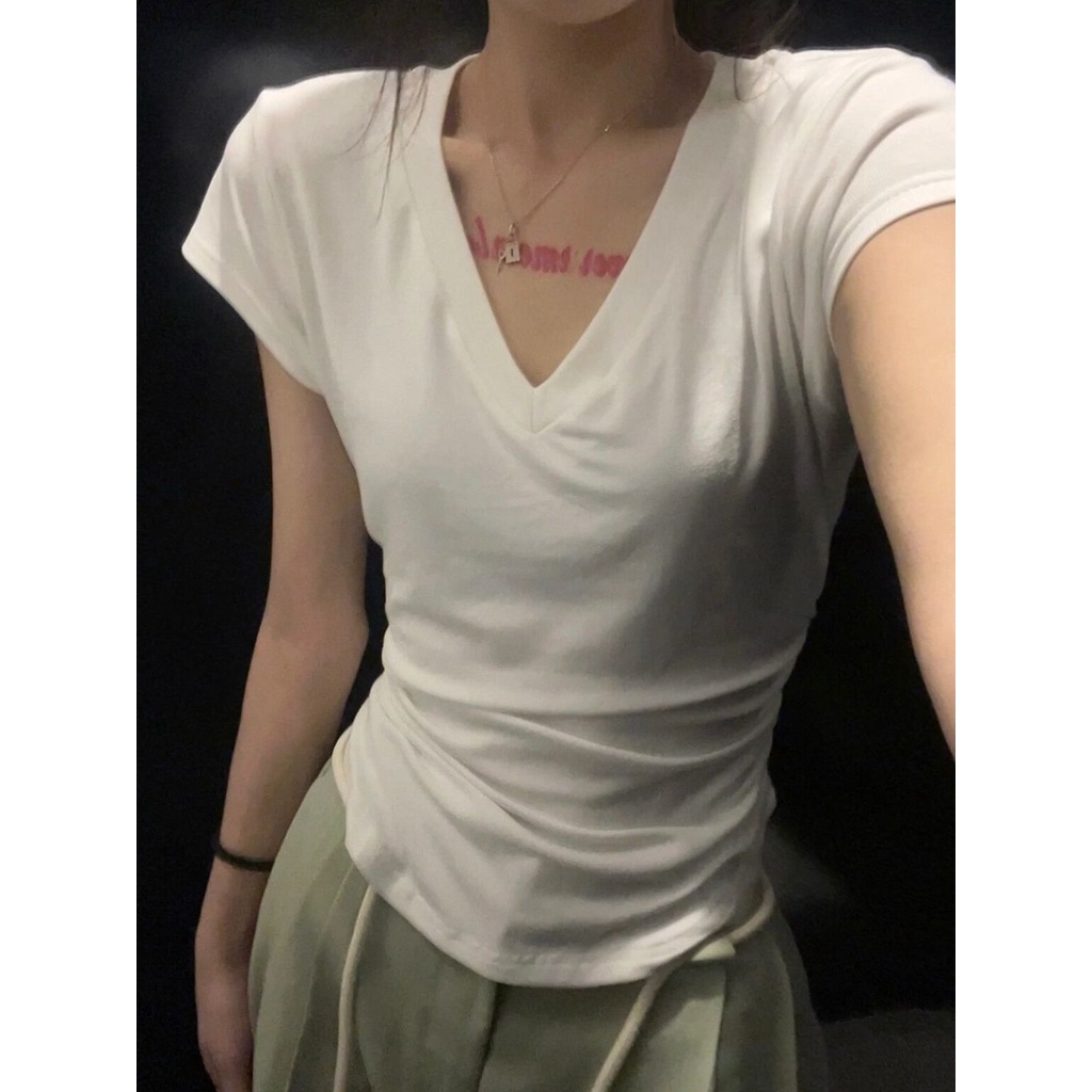 Red Irregular V-neck slim fit tipis T-shirt wanita lengan pendek rasa desain ceruk musim panas baru manis hot gadis keinginan murni atas tren