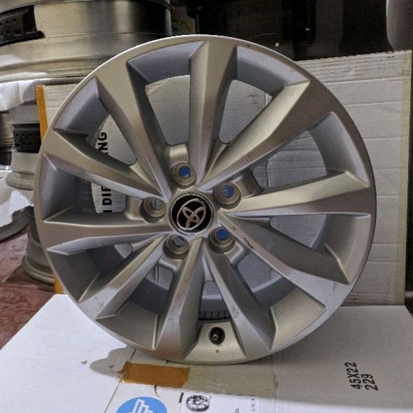 Velg Original/OEM Innova zenix R17