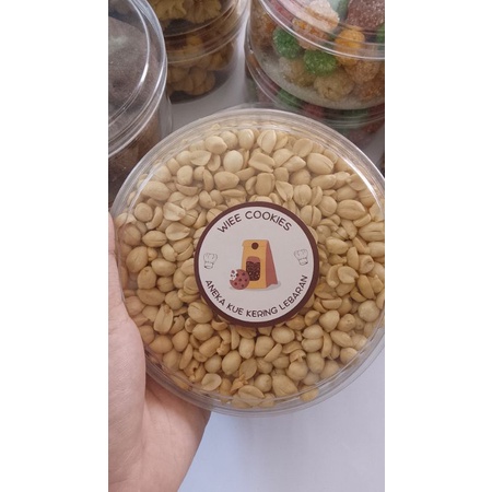 

Suuk goreng/kacang goreng lebaran. Enak dan gurih