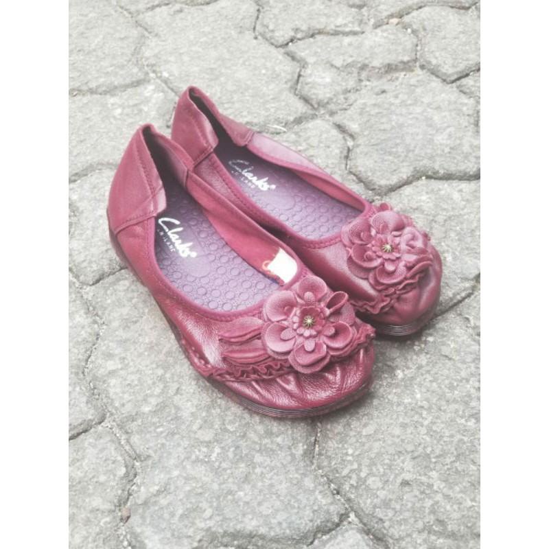 SEPATU CLARKS VI-893 FLOWER SLIP ON