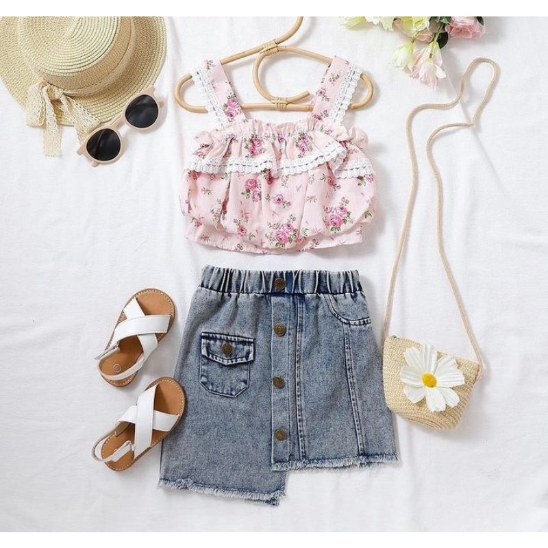 rok denim anak perempuan dengan atasan pendek warna pink muda