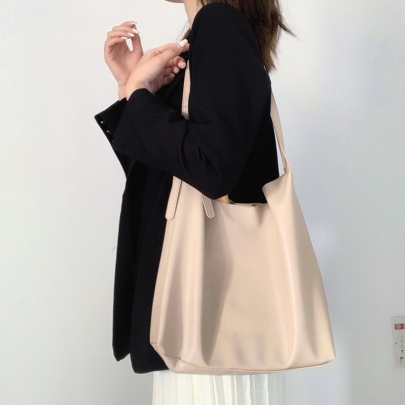 Red Tas wanita berkapasitas besar tas kelas mahasiswa tas tote 2022 baru trendi all-match tas bahu tunggal tas ember portabel