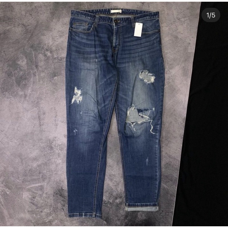 (2) Ripped jeans polham size (36) Thrift