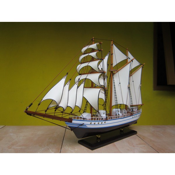 Hot Sale Miniatur Kapal Layar Kri Dewa Ruci Dari Kayu Kerajinan Tangan Terlaris