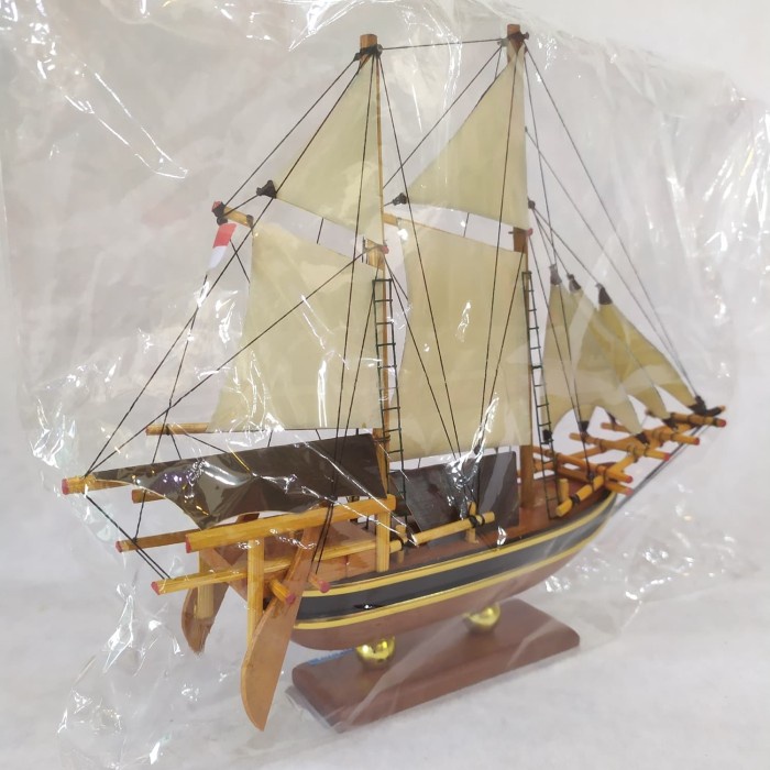 Diskon Spesial Miniatur Kapal Phinisi Kayu Mahoni Kecil Termurah