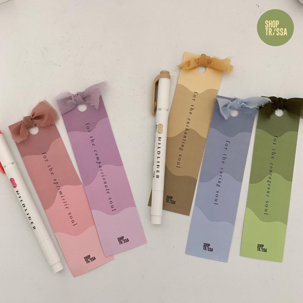 

SHOPTRISSA - MIDLINER + BOOKMARKS .