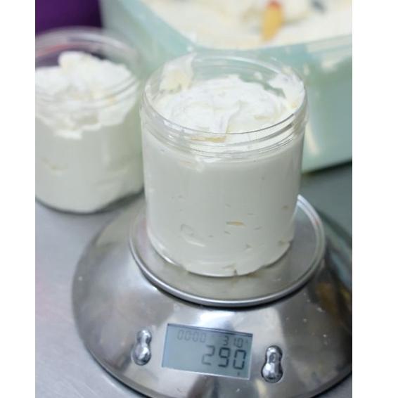 

Bisa COD white butter cream siap pakai. 250 gram pakai wijsman premium wangi,asli Lawskitchen gas !!