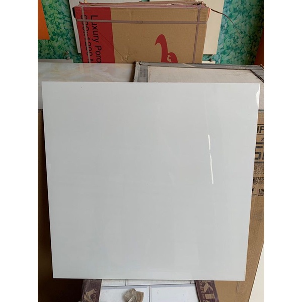 granit lantai 60x60 putih polos glosy murah kw2 list/plin ,dinding
