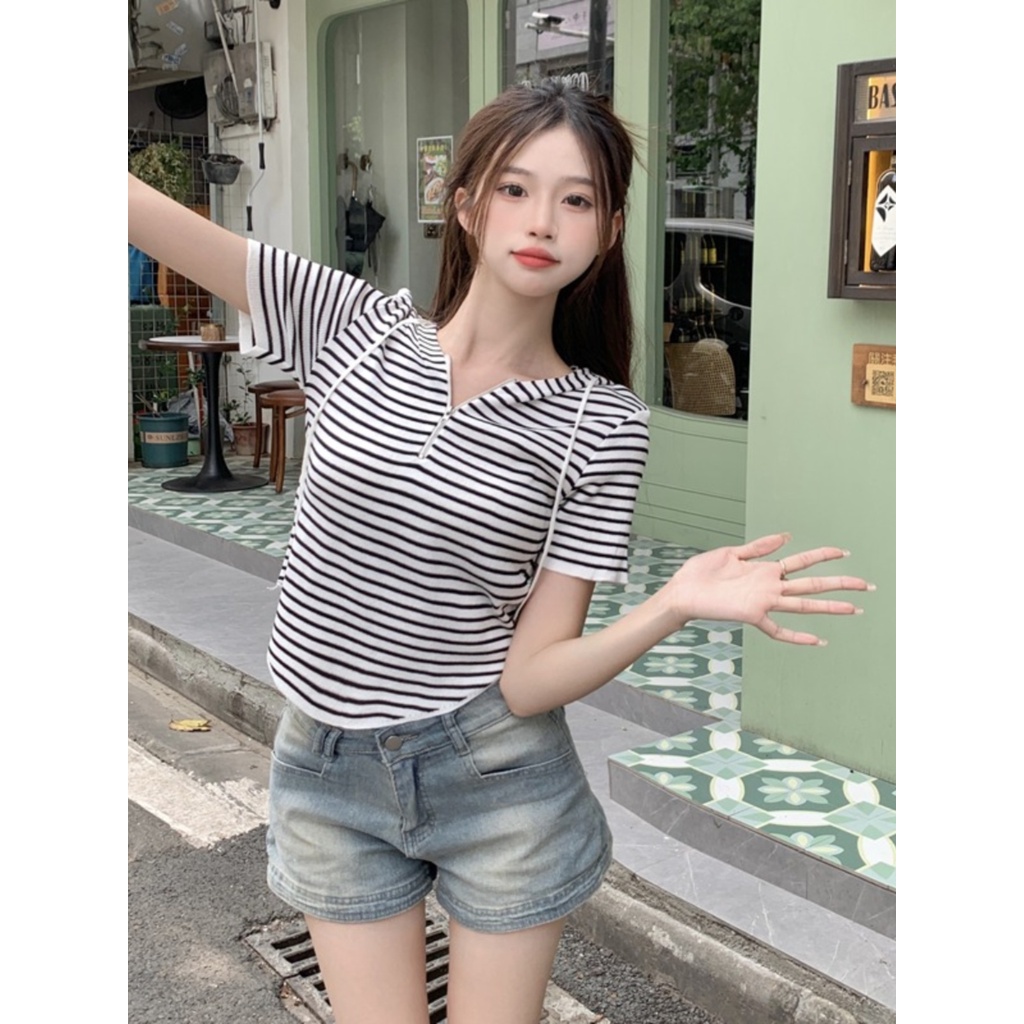 ✎Suhao kaos import wanita kaos wanita gaya korea lengan pendek kaos pendek perempuan waist short sweet and spicy top design sense niche female summer small French striped shoulder short-sleeved T-shirt