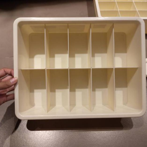 Simple briefs organizer / tempat penyimpanan barang -  miniso