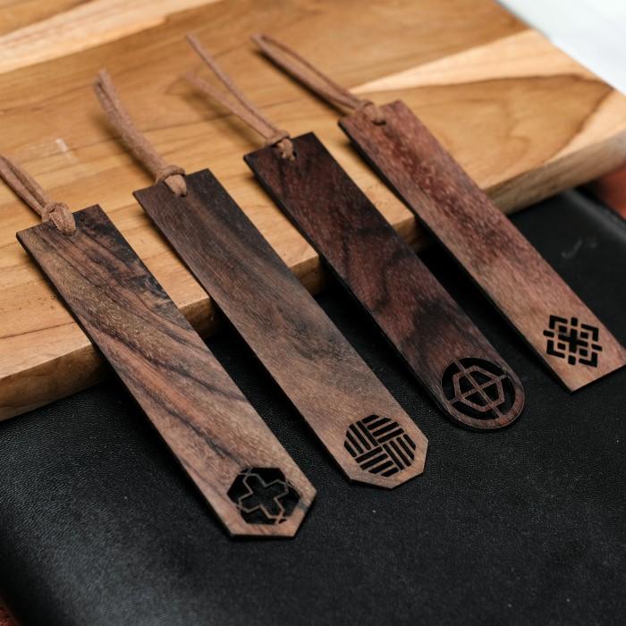 

Batas Wooden Bookmark Pembatas Buku Kayu Wb02