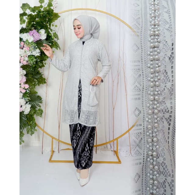 Tunik Brokat Malika Non Gliter / Tunik Payet / Kebaya Modern / Kebaya tile / Kebaya Favorite / Batik Couple / Tunik / Tunik Brokat / Kebaya Wisuda / Kebaya Lamaran / Kebaya Kondangan / Kebaya Pesta / Kebaya Brokat