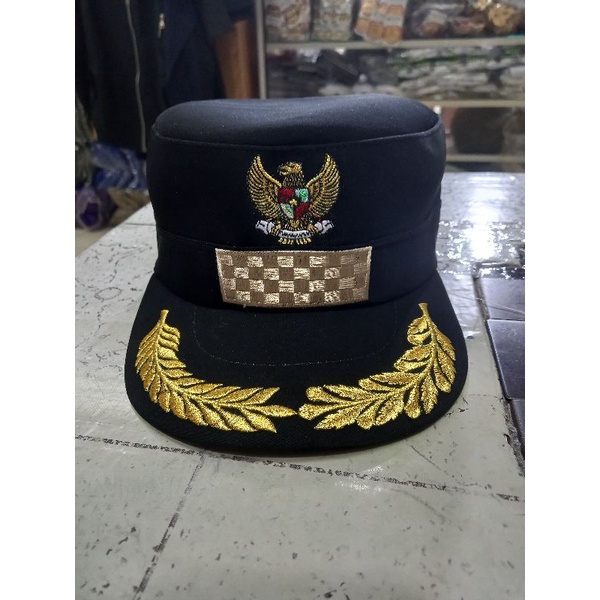 topi kades / lurah
