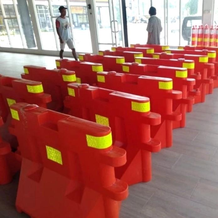 

Terlaris Road Water Barrier Pembatas Jalan Merk Bnh Original