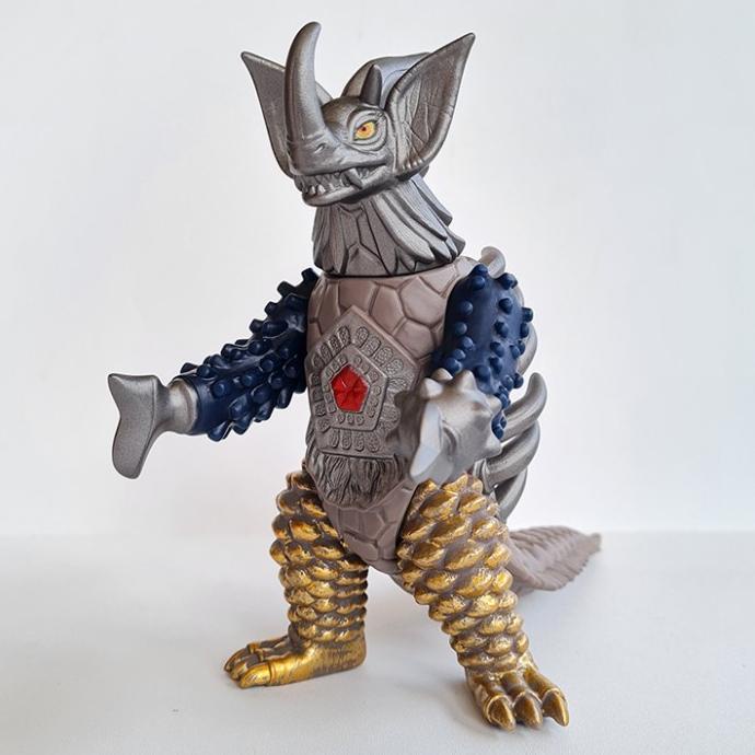 Tyrant Figure Ultraman DX Kaiju / Mainan Monster Ultraman nov02